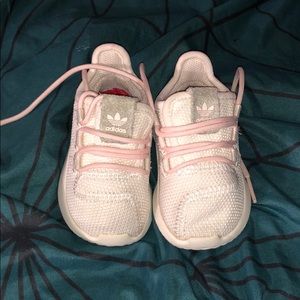 Toddler shoes size 4